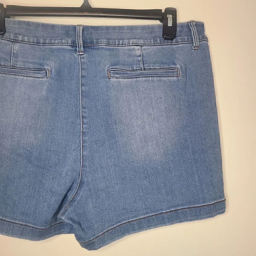 Sugar Magnolia Light Blue Denim Plus Size Shorts Size 18